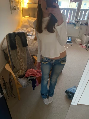 Bootcut jeans - Asnygga replay jeans som tyvvär inte kommer till så mycket användning längre. De är lite långa för mig som e 175 men det går såklart att sy upp. använd gärna köp nu men skriv då. pris kan diskuteras💖💖