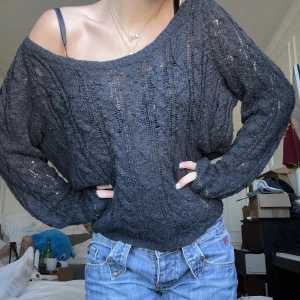 Stickad tröja  - En supercool vintage stickad tröja i bra skick som jag skulle säga är strl M men beror på hur man vill ha den. 