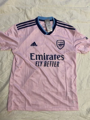  Arsenal Fc tröja  - Den är helt ny,har använt bara för o testa den den är i storlek m 