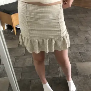 Fin kjol från Gina som är i bra skick. Säljer för att den är för liten för mig. 