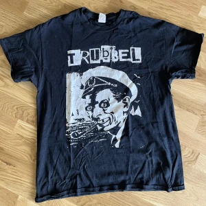 Trubbel bandtröja - Sällan använd då jag inte lyssnar så mycket på trubbel längre. 