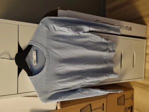 Ljusblå tröja - I bra skick