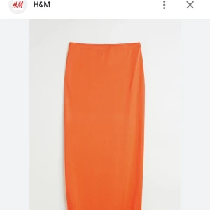 Hm kjol - Orange kjol från HM! Aldrig använt men kan vara jättefin med en vit topp till osv💓💓 Köparen står för frakten!