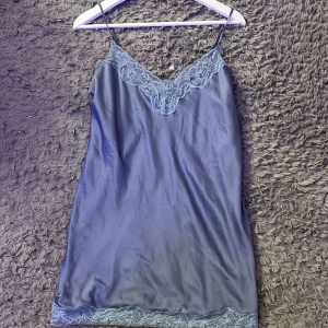 Nattlinne spets  - Ett jätte fint nattlinne jag knappt använt, stolek M och det är lite för stort för mig, men det är inget man tänker på, någon som har stolek S skulle också kunna ha det. Fint skick 🩷