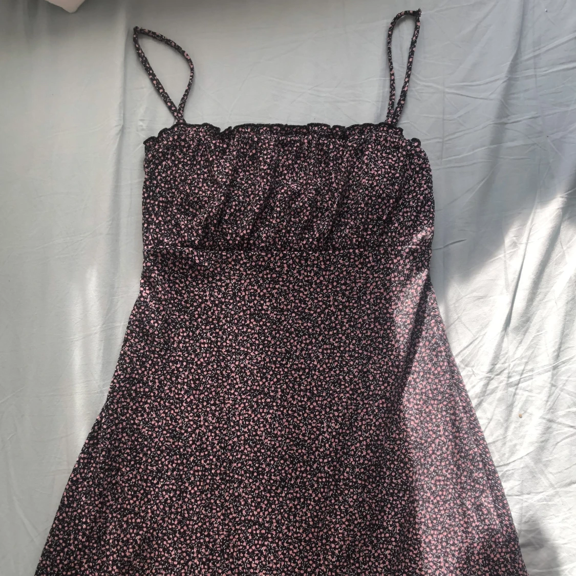 Blommig kort klänning 