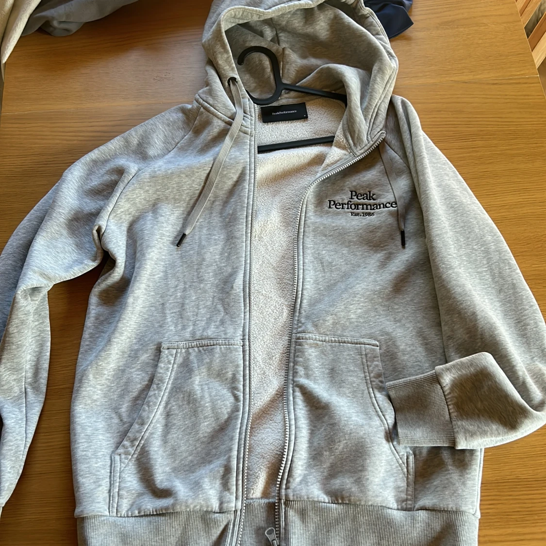 Peak performance hoodie - 91