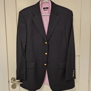 Blazer  - Oanvänd. Står storlek 025. Passar längd 170-180 och rätt välbyggd