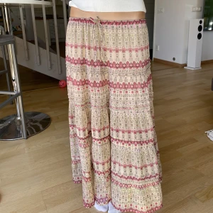 Långkjol - Såååå himla fin 😻änvänd gärna köp nu, skriv innan om du har frågor 💗