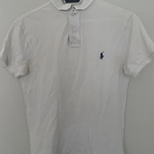 Ralph Lauren Pike - Snygg Polo Ralph lauren piké. Skriv om du har frågor eller funderingar.