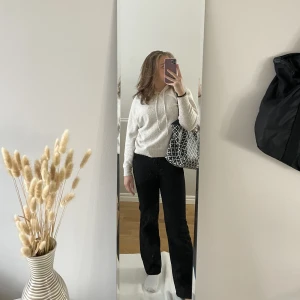 Kostymbyxor  - Jättesnygga kostymbyxor som tyvärr börjat bli för små. Från Lindex i modellen Fiona i storlek 34. Skriv om ni är intresserade eller vill ha mer bilder. Pris kan diskuteras, köparen står för frakten! ❤️