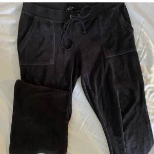 Juice couture<3 - (Intressekoll)⚡️gamla modellen. Str l, passar s-l🫶🏼🫶🏼🫶🏼🍂🍂