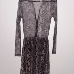 Bik bok klänning  - De är i storlek s väldigt fin, har aldrig kommit till användning! Original pris är 399 kr