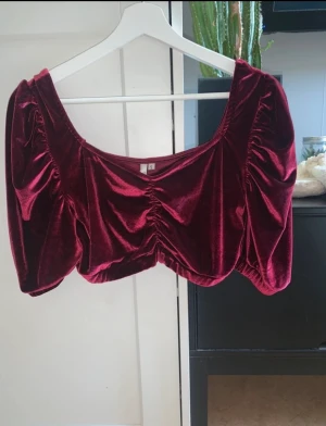 Crop top - Aldrig använd så den är i bra skick 