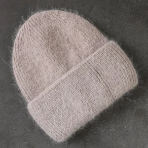 Knitted beanie - Beige superfin mössa