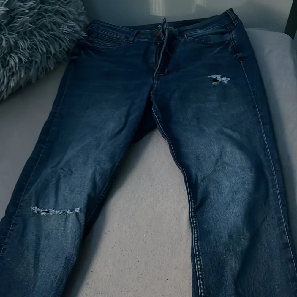 Ett par normala fina jeans som är knappt använda och är i ett jätte jätte bra skick. . Jeans & Byxor.