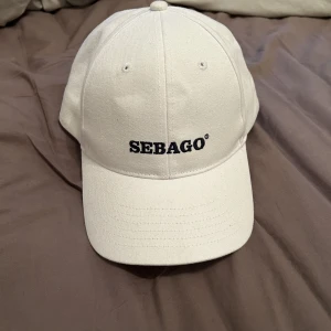 Go sebago keps  - En sprallans ny sebago keps aldrig använt. Skickt 10/10 