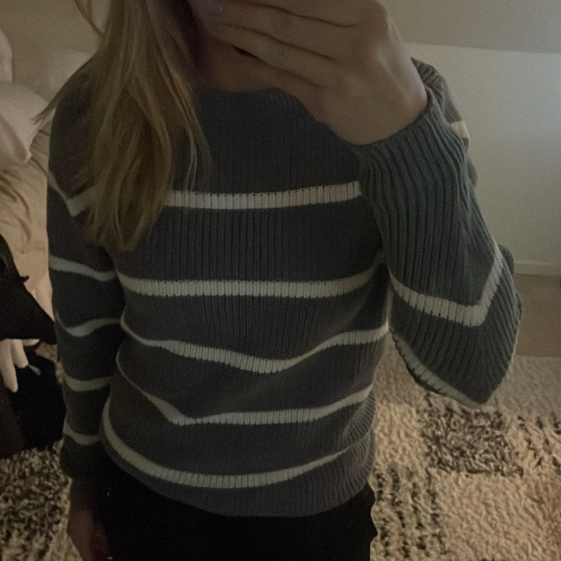 Grå randig stickad tröja bondelid  - 90