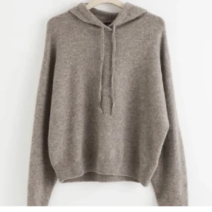 Stickad tröja - Säljer denna stickade tröja från Lindex. Är i bra skick knappt andvänd💞