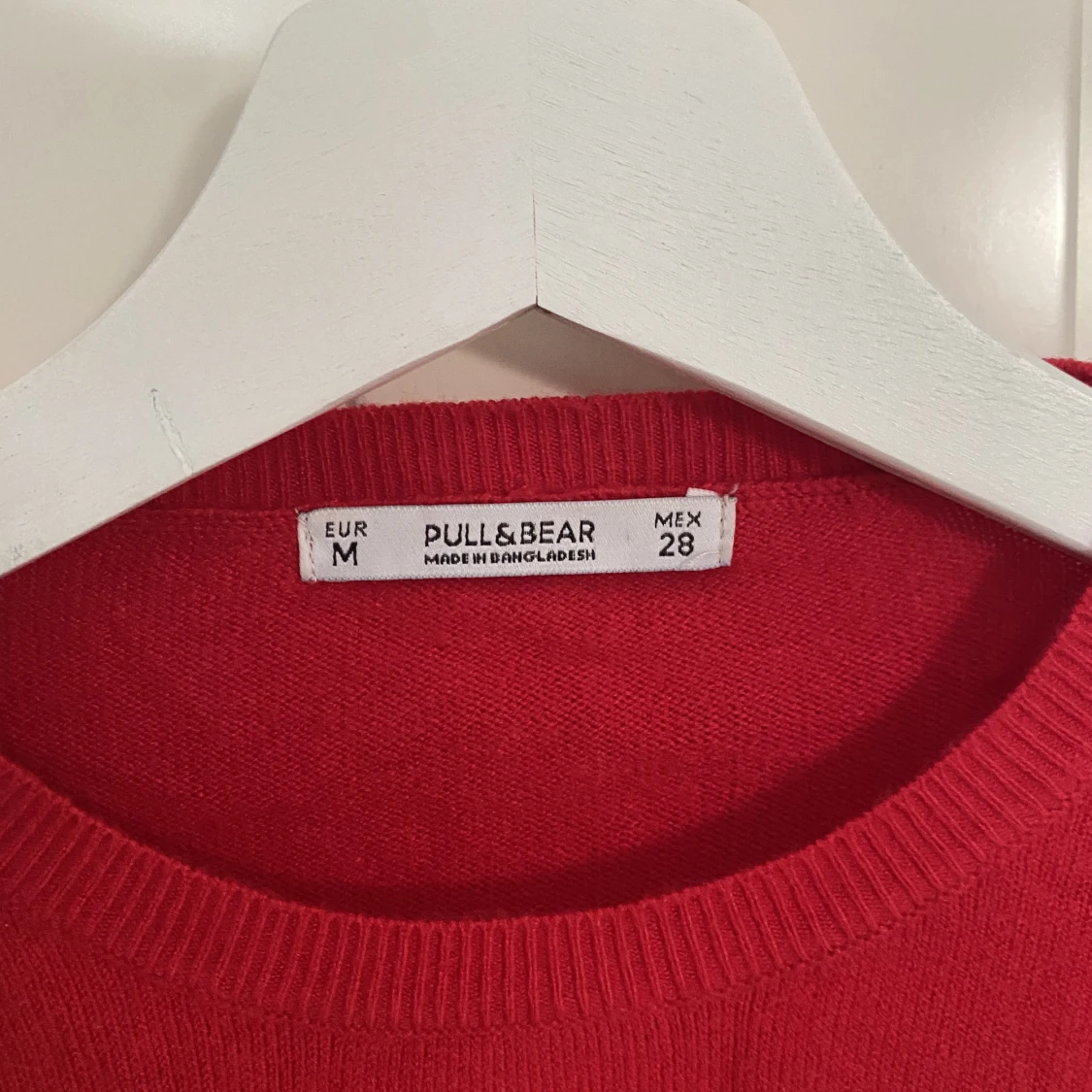 Finstickad röd tröja - 90