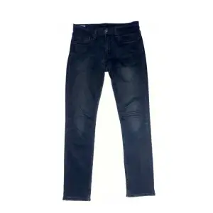 Size: 31/34. Mörkblå. Condition: Vintage. Alla jeans är uppmätta av oss! Har ni frågor eller funderingar är det bara slide DM, tveka inte!