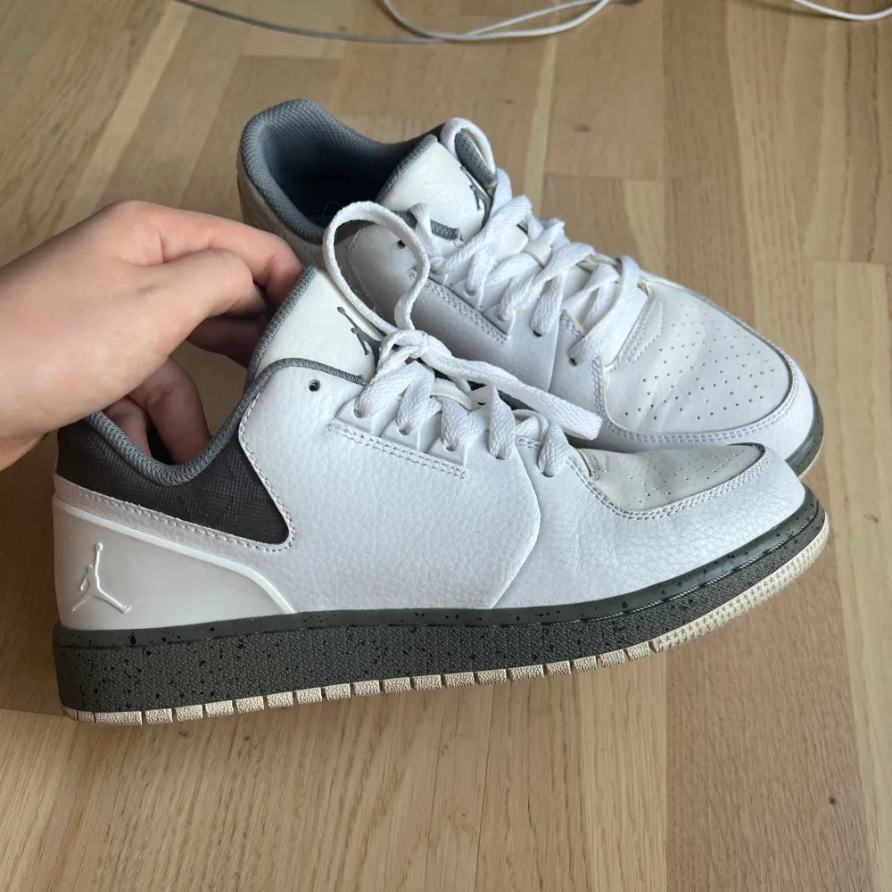 Jordans sneakers, använda ett fåtal gånger . Skor.