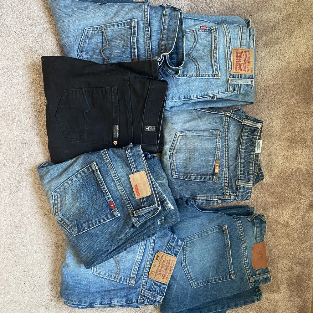 Säljer en massa snygga jeans och annat i min profil🤗. Jeans & Byxor.