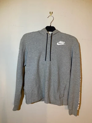 Nike hoodie - Fint skick 