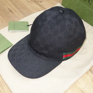 Gucci keps - Svart Gucci keps Strl M, nästintill nyskick