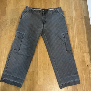 oversize byxor - Waist 40 längd 38  liten i waist men bred i bena Atlanta oversize byxor/jeans riktigt feta kan gå ner vid snabb affär 