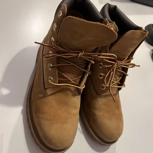 Timberland kängor - Säljer sonens Timberlandkängor. Använda 1 säsong 