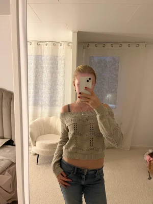 Snygg ofshoulder tröja - Superfin only tröja Superfint skick Strl xs