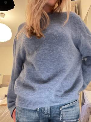 Blå stickad tröja från Carin Wester i storlek xs  passar även s/m. Nypris 600kr, köp för 300kr🩵