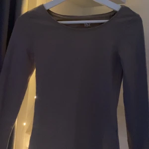 Tröja  - En fin bassic beige tröja från lager 157 💗 jätte fint skick! Knappt använd 🙌🏼 storlek Xs💖 säljer den för 30kr ink frakt 💖 BETALA VIA SWISH ‼️ EJ FRI FRAKT ‼️ TRYCK EJ PÅ KÖP NU‼️