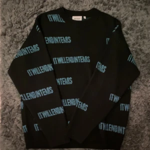 Weekday Stickad Tröja - En mysig stickad tröja som passar perfekt under vintern🔥Tröjan är nästan helt oanvänd⚜️