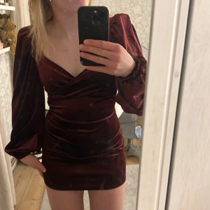 Kläning - Från bikbok, använd en gång till nån grej på skolan. Köpt för 499kr. 