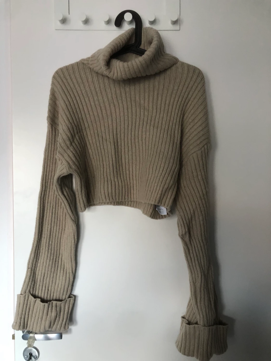 Stickad tröja croppad