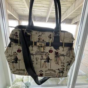 Vintage handväska från alessia, inga defekter på väskan🫶Kom gärna med prisförslag💗