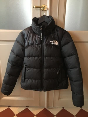 The North face jacka - Använd 5 ggr.  Inga defekter eller märken.   Kan skicka fler bilder 