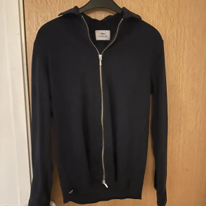 Zip cardigan - Mocka zip tröja. Skriv för mer bilder