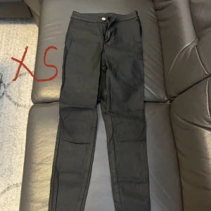 Skinnbyxor - 150kr, använda ett par gånger strl xs. Går att mötas i malmö vid snabba affärer