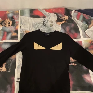 Fendi sweatshirt  - En fräsch och fin Fendi tröja i ett väldigt bra skick i storlek M