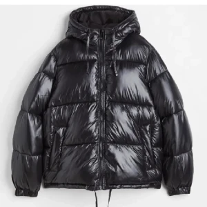 Puffer jacket från hm  - Är från hm i storlek xs, sitter bra på mig som vanligtvis har s. Söker främst byte mot annan vinter jacka men kan även sälja till bra bud 💕💕