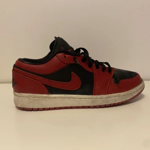 Nike Air Jordan 1 low ”reverse breed” - Nike Air Jordan 1 low ”reverse breed” Storlek 42 Nypris runt 2000