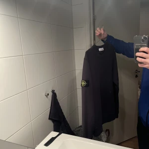 Stone island sweatshirt - I bra skick storlek M  Säljer för 1300