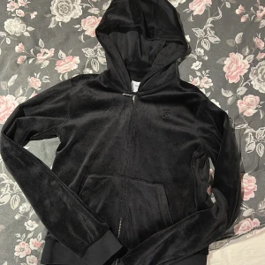 Scart Juciy jacka - Svart Juciy jacka