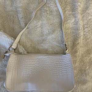 Väska - Jättefin väska säljes pga flytt