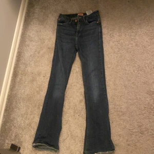 Jeans  - Stretchiga jeans, mörkt blåa från Nelly 