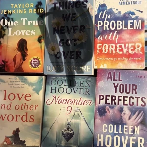 böcker - säljer dessa böcker 70kr styck⭐️betalning via swish! frakt:60 dyrafe vid köp av fler💗har läst alla använt skick kan ha stryckt under quotes men vet ej vilka så det är bara att fråga!🫶💗alla är kvar nu!💝