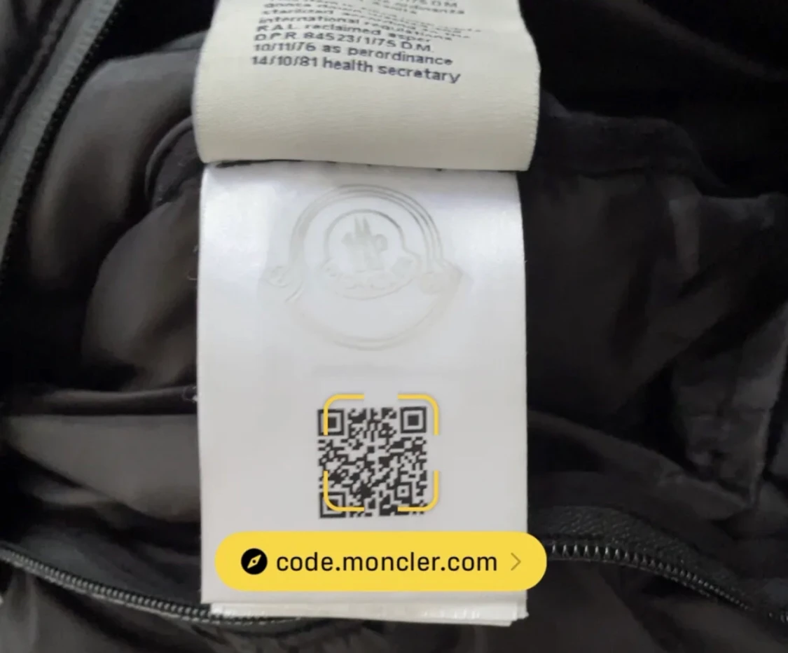 Fin moncler väst  - 90