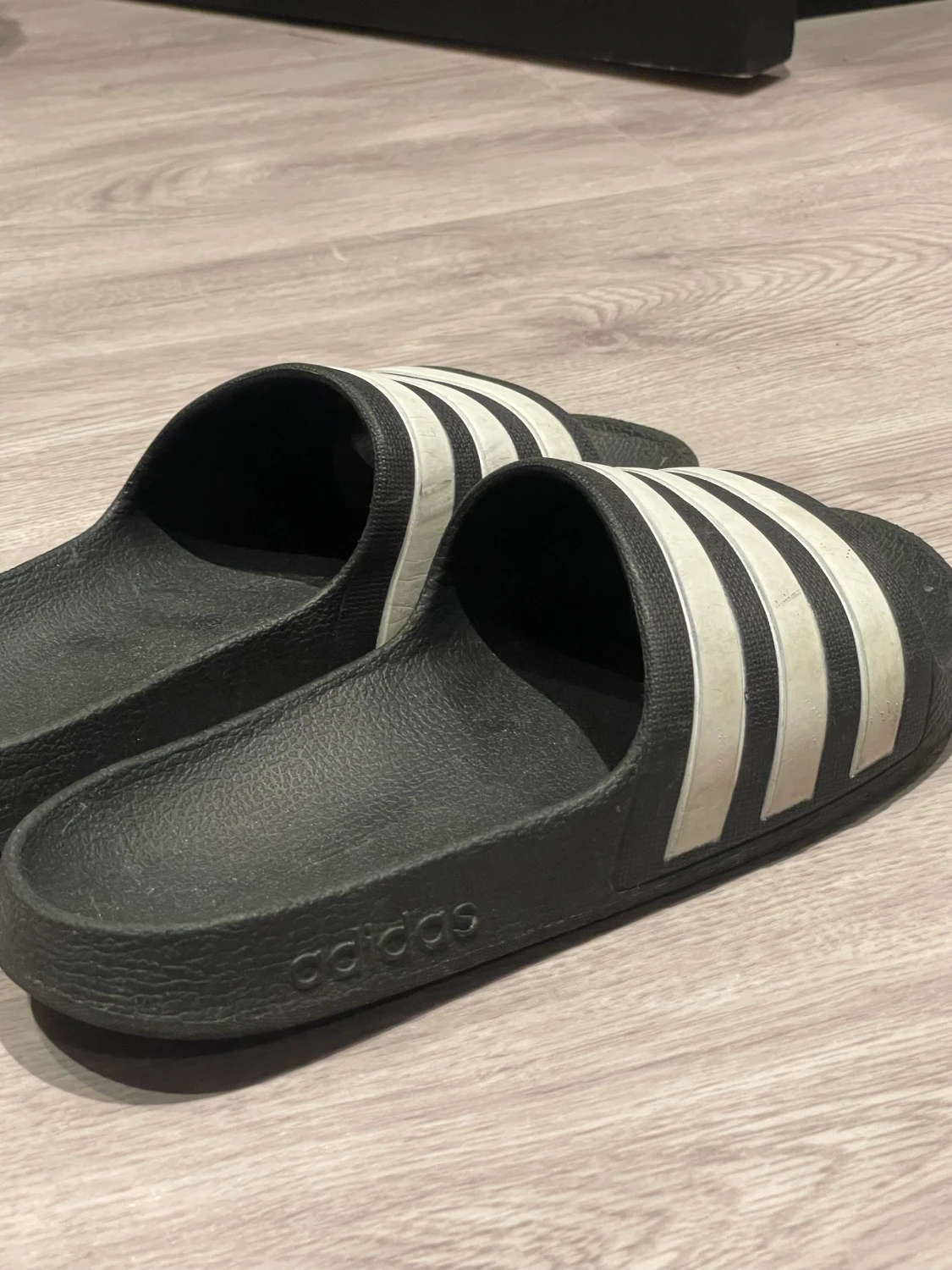 Säljer de här tofflor - 90